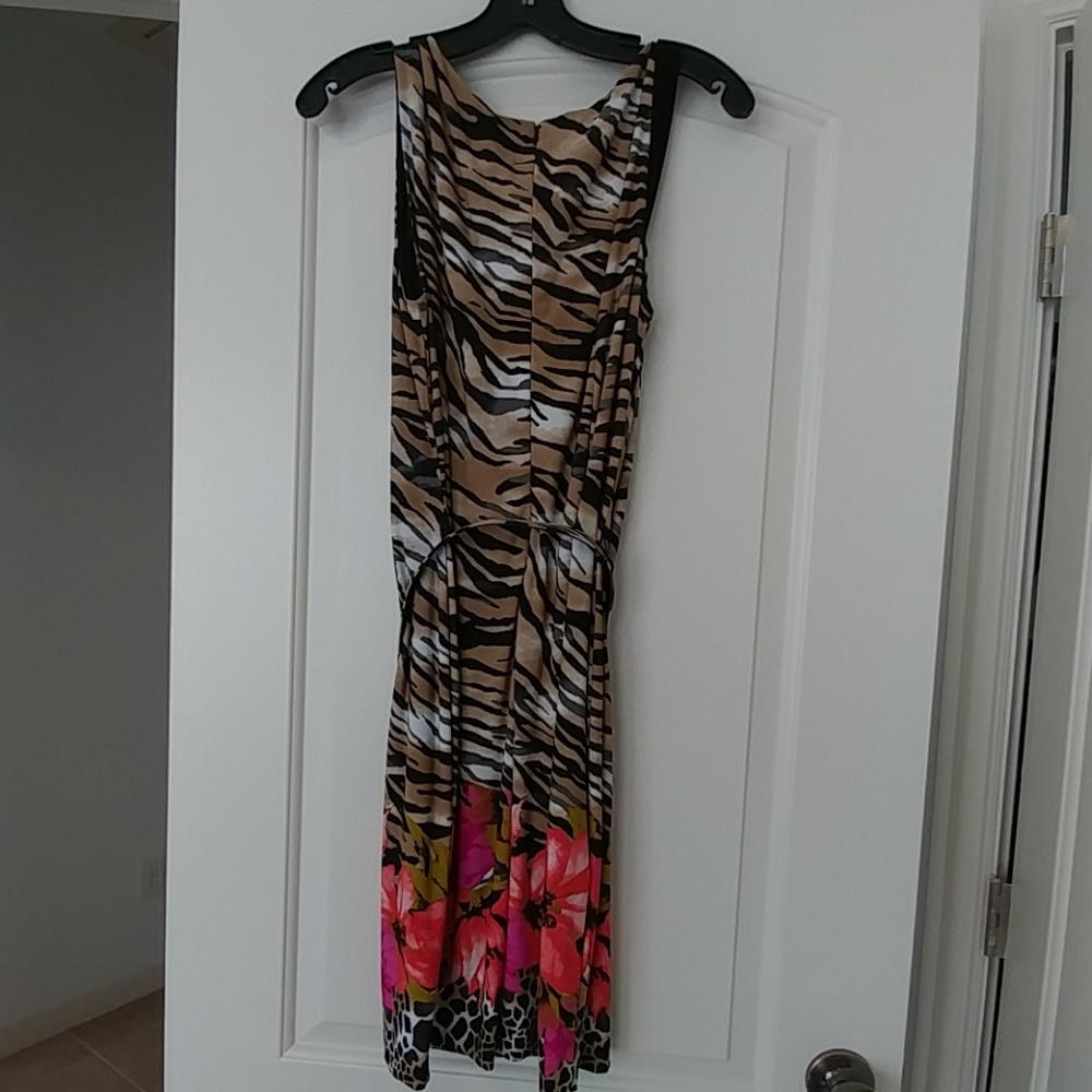 Dress - Picture 5 of 5